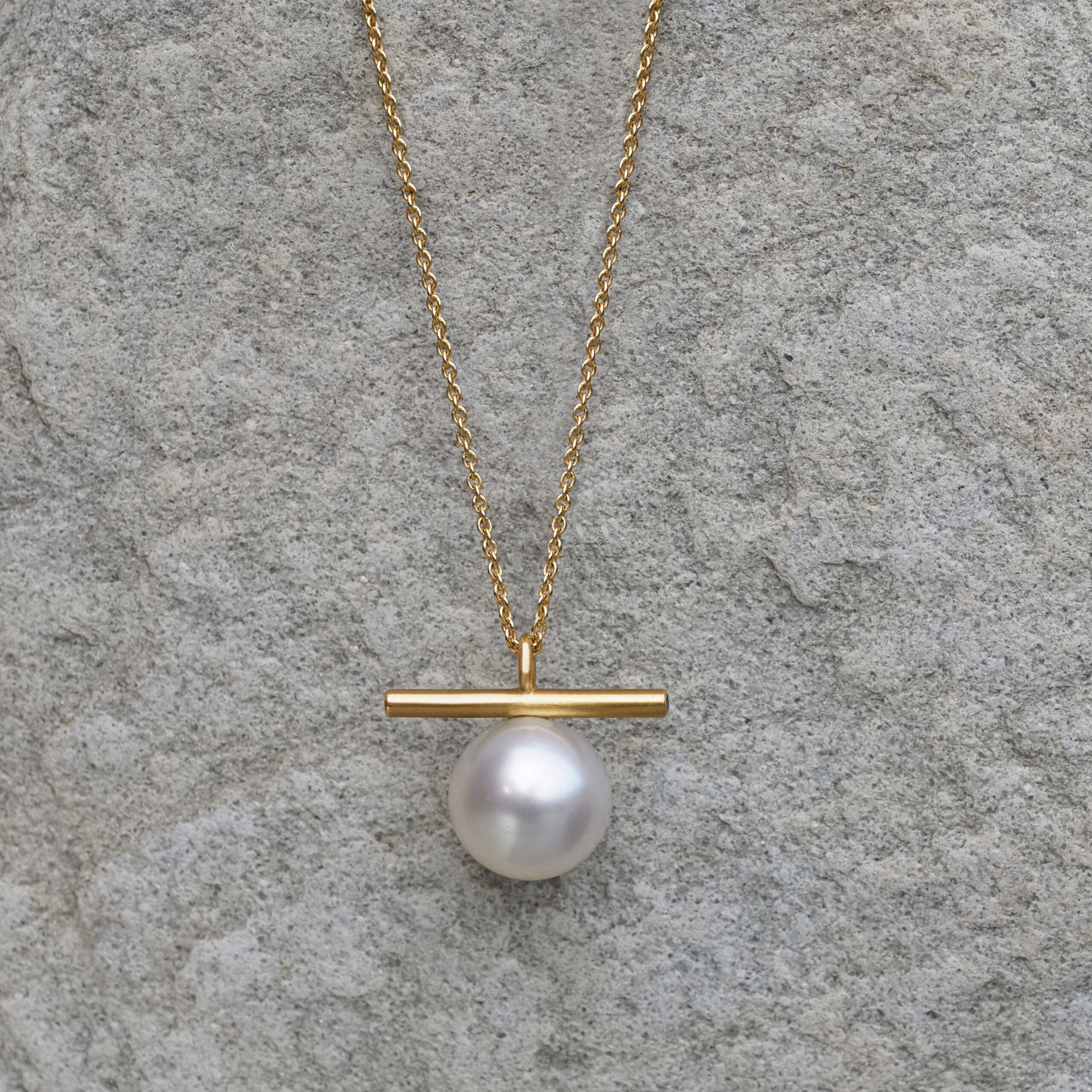 South Sea Pearl Necklace with Australian Sapphires - Marina Antoniou Jewellery South Sea Pearl Necklace with Australian Sapphires - Image 3